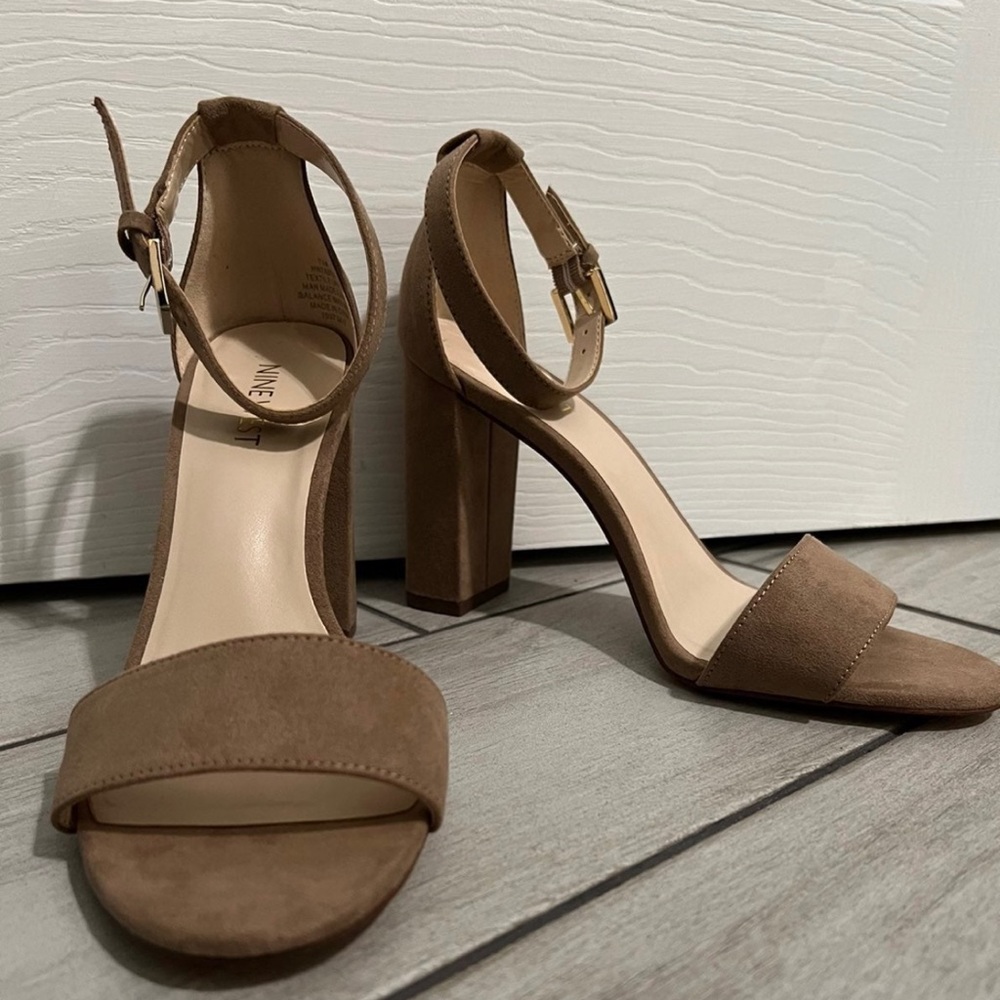 Nine West Abrah Faux Suede Tan Heel
Open Toe Ankle Strap Sandals Sz 7.5 NWOT
